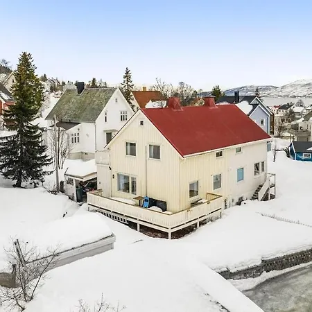 Cozy 130sqm House Right Above The Center. Holiday home Tromso
