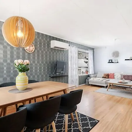 Holiday home Cozy 130sqm House Right Above The Center. *