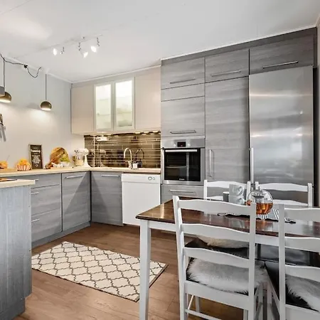 Cozy 130sqm House Right Above The Center. Holiday home *