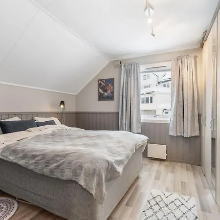 Cozy 130sqm House Right Above The Center. Feriehus Tromsø