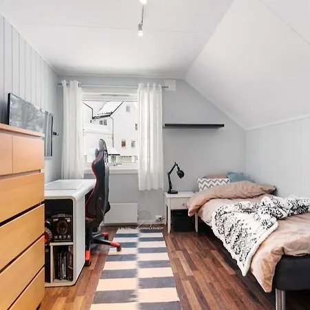 Cozy 130sqm House Right Above The Center. Holiday home Tromso